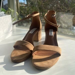 Steve Madden nude heeled sandal